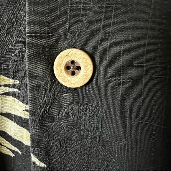 Tommy Bahama Hawaiian 100% Silk Shirt Size XL - Picture 6 of 9